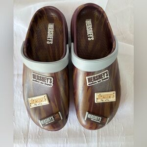 Hershey’s Men’s Kisses Big & Little Kid EVA Molded with Straps-Size: 7